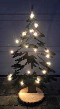 Christbaum mit Beleuchtung